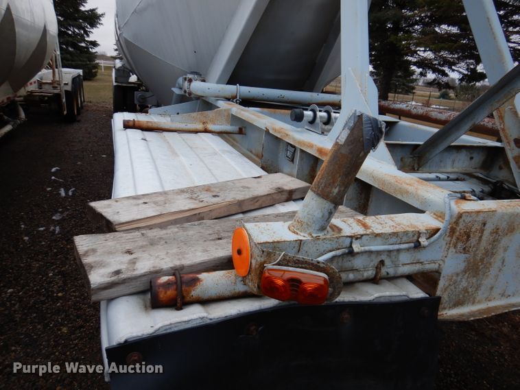 image for item DL5966 1987 Fruehauf  pneumatic dry bulk trailer