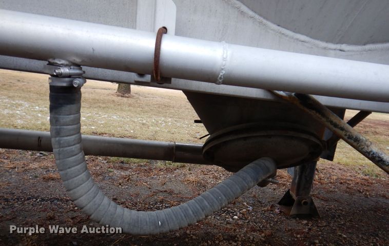 image for item DL5966 1987 Fruehauf  pneumatic dry bulk trailer