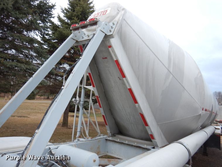 image for item DL5966 1987 Fruehauf  pneumatic dry bulk trailer