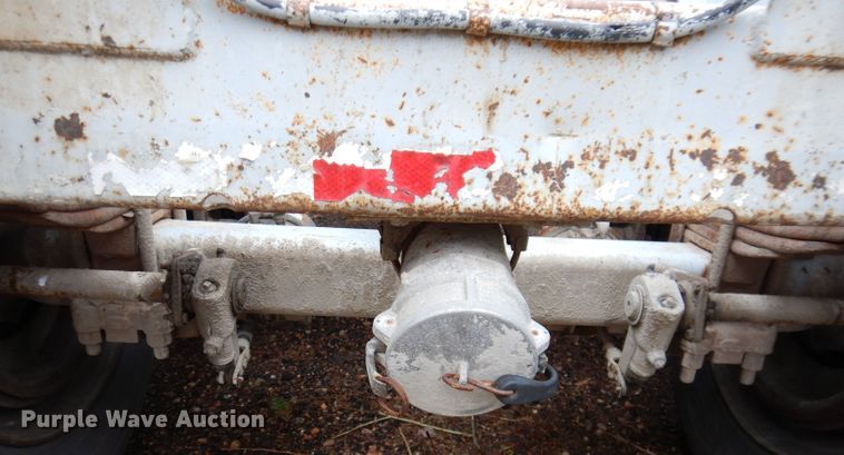 image for item DL5966 1987 Fruehauf  pneumatic dry bulk trailer