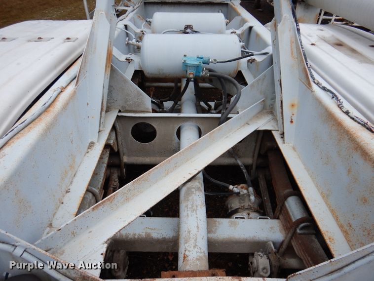 image for item DL5966 1987 Fruehauf  pneumatic dry bulk trailer