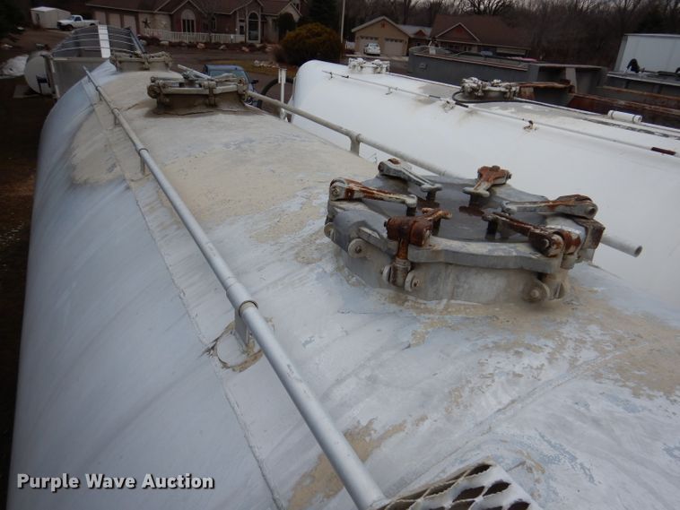 image for item DL5966 1987 Fruehauf  pneumatic dry bulk trailer