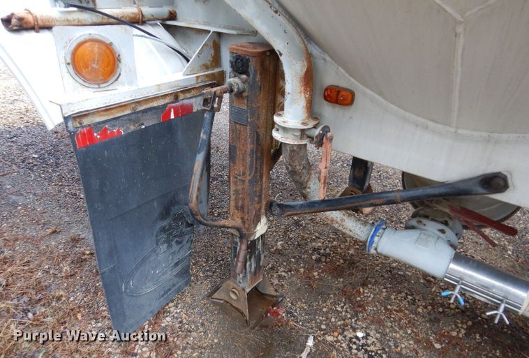 image for item DL5966 1987 Fruehauf  pneumatic dry bulk trailer