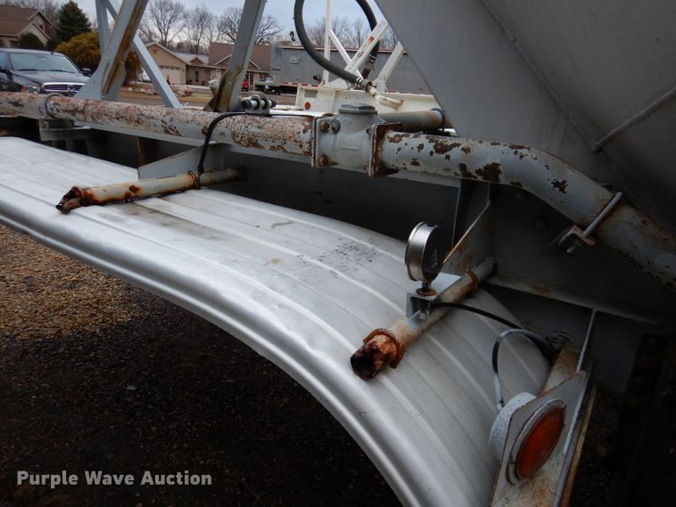 image for item DL5966 1987 Fruehauf  pneumatic dry bulk trailer