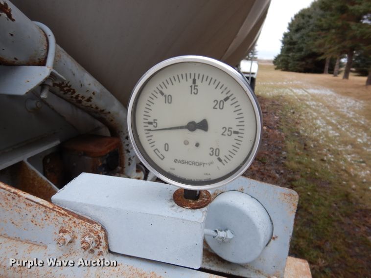 image for item DL5966 1987 Fruehauf  pneumatic dry bulk trailer