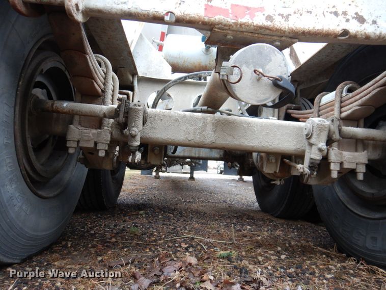 image for item DL5966 1987 Fruehauf  pneumatic dry bulk trailer