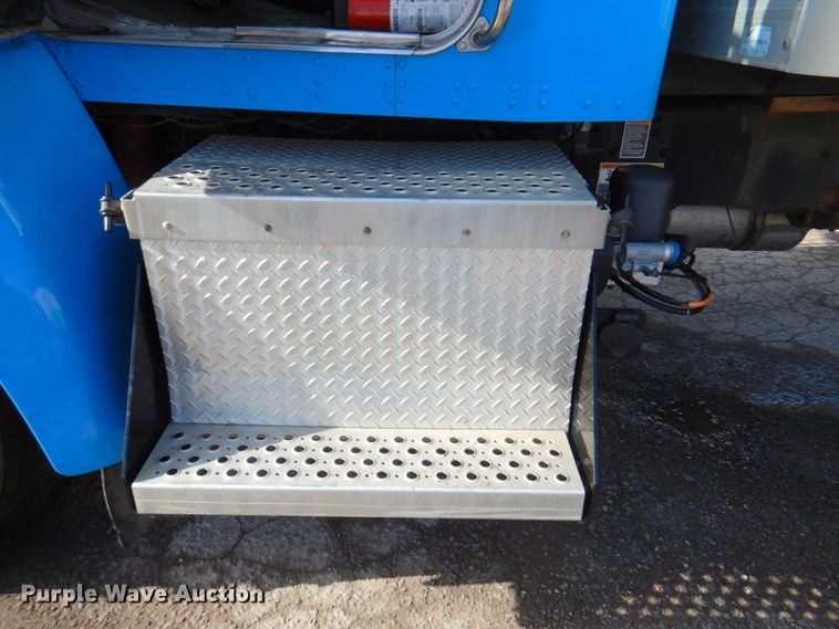 image for item DM6011 2010 Kenworth T370  box truck