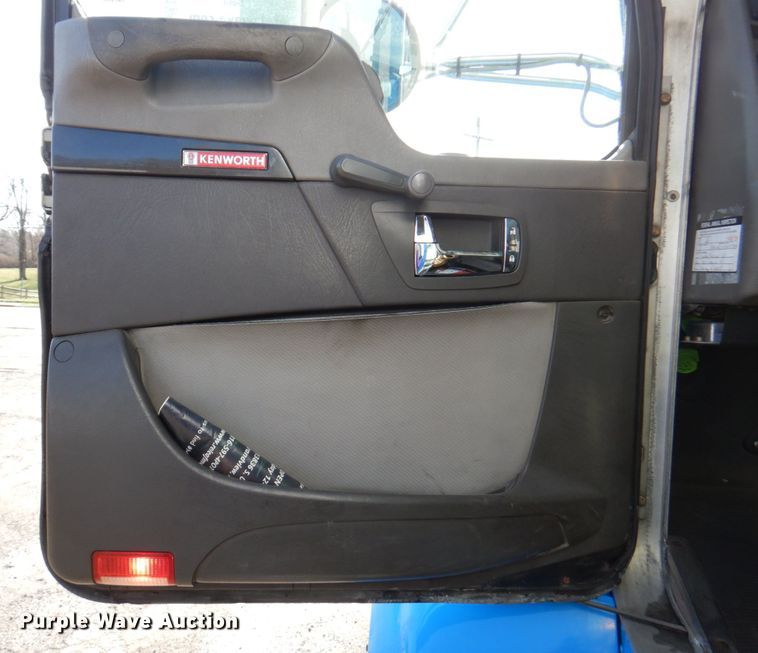 image for item DM6011 2010 Kenworth T370  box truck