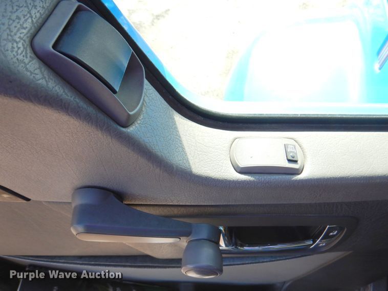 image for item DM6011 2010 Kenworth T370  box truck