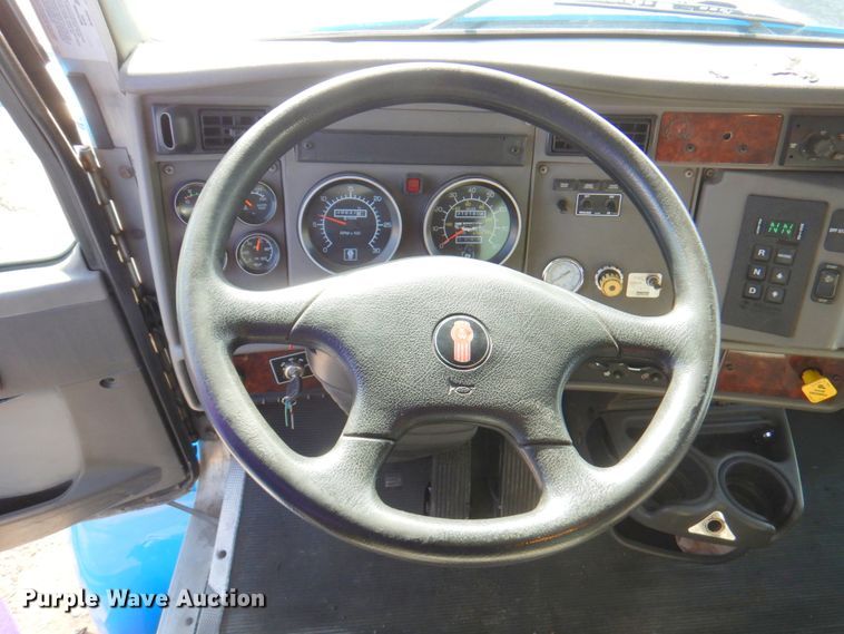 image for item DM6011 2010 Kenworth T370  box truck