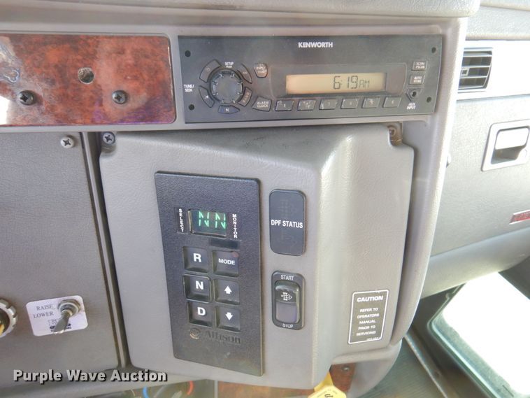 image for item DM6011 2010 Kenworth T370  box truck