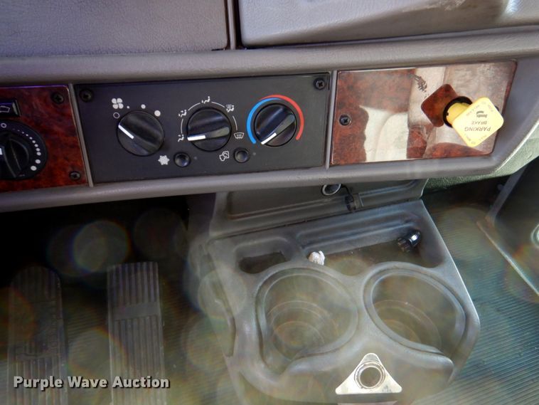 image for item DM6011 2010 Kenworth T370  box truck