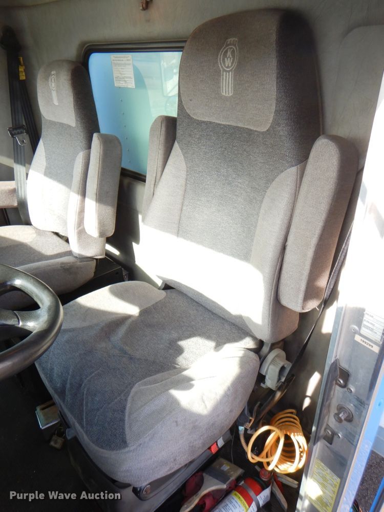 image for item DM6011 2010 Kenworth T370  box truck