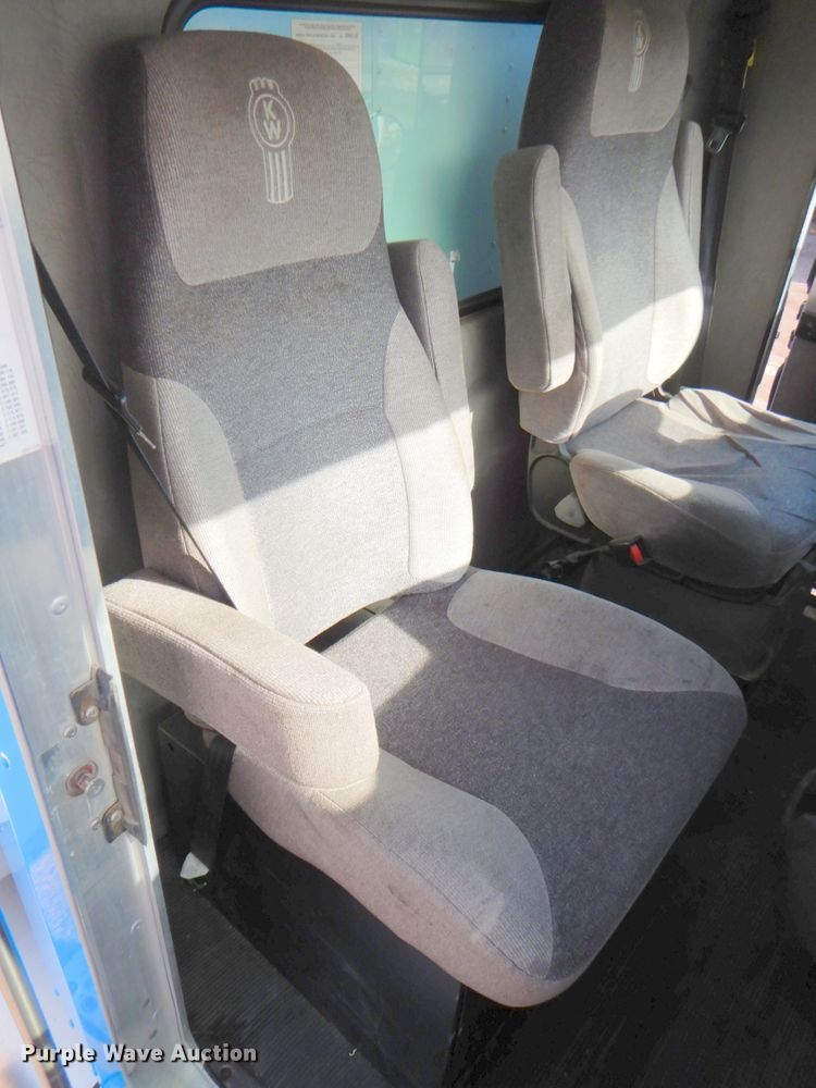 image for item DM6011 2010 Kenworth T370  box truck