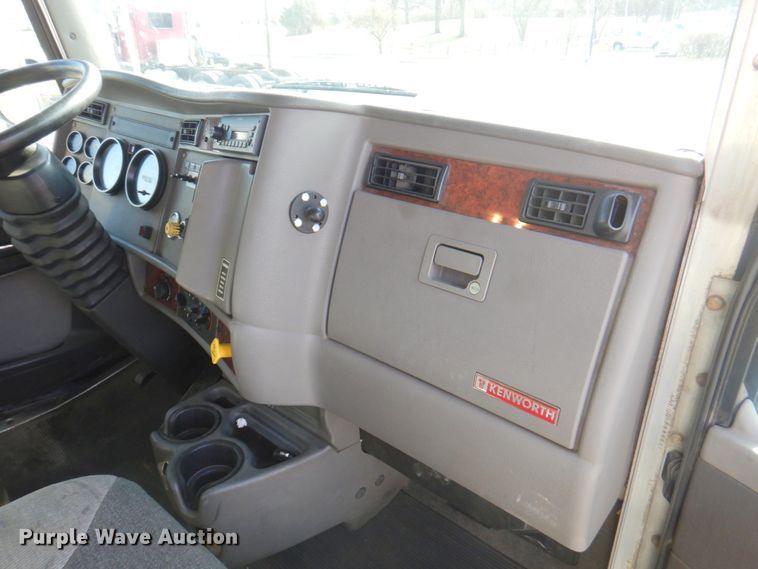 image for item DM6011 2010 Kenworth T370  box truck