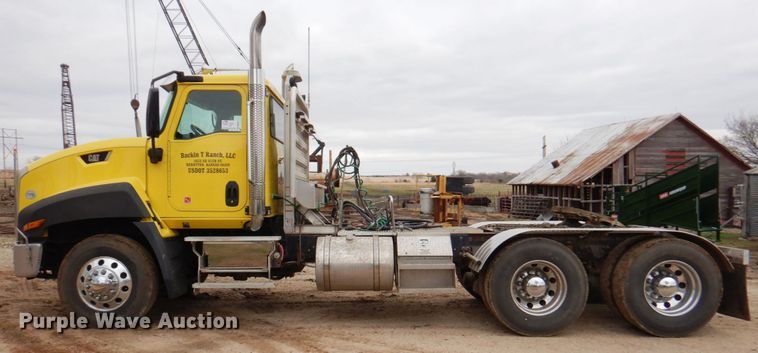 image for item DM6063 2013 Caterpillar CT660L  semi truck