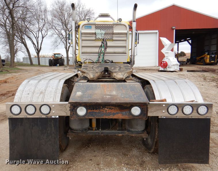 image for item DM6063 2013 Caterpillar CT660L  semi truck