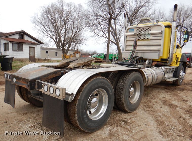 image for item DM6063 2013 Caterpillar CT660L  semi truck