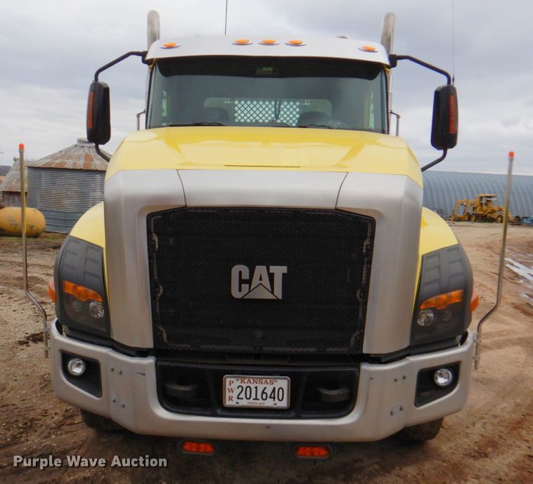 image for item DM6063 2013 Caterpillar CT660L  semi truck
