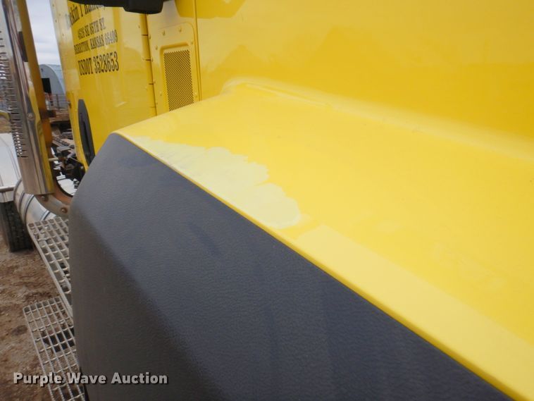 image for item DM6063 2013 Caterpillar CT660L  semi truck