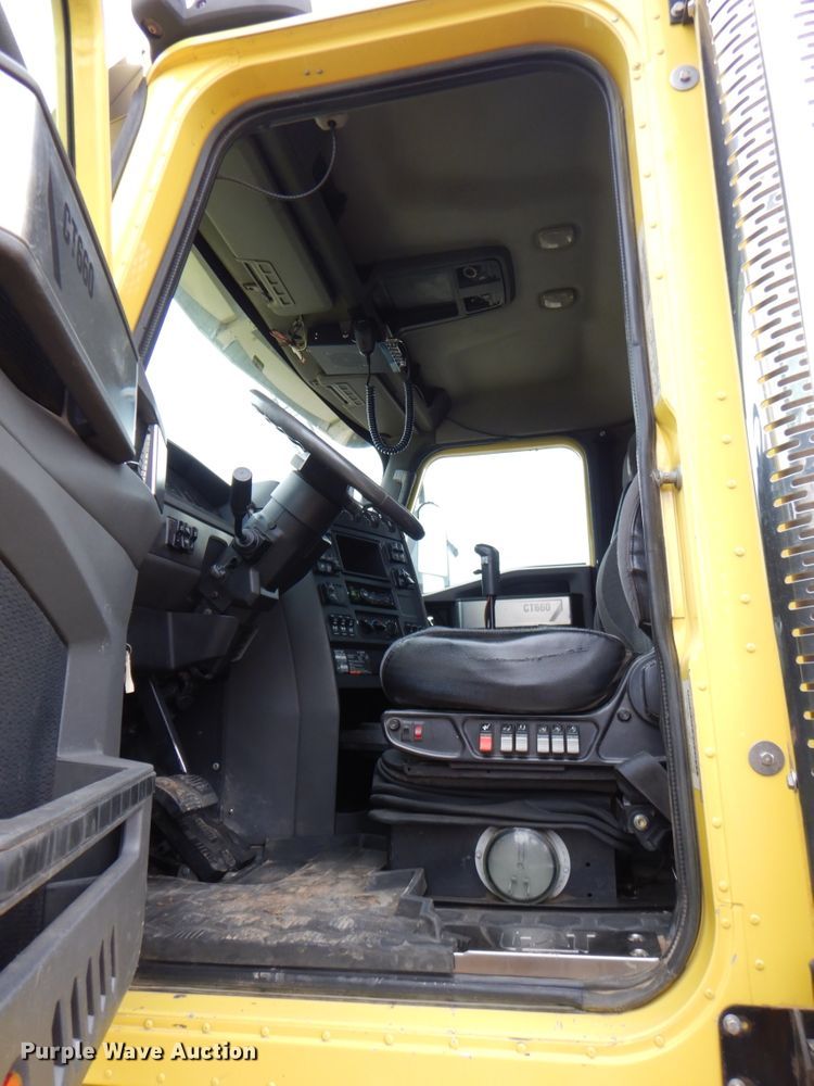image for item DM6063 2013 Caterpillar CT660L  semi truck