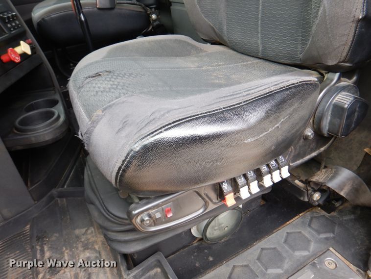 image for item DM6063 2013 Caterpillar CT660L  semi truck