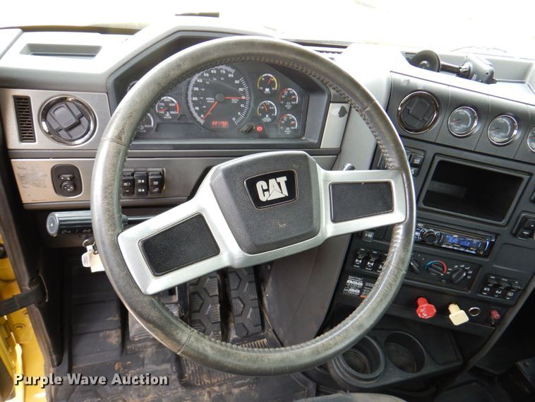 image for item DM6063 2013 Caterpillar CT660L  semi truck