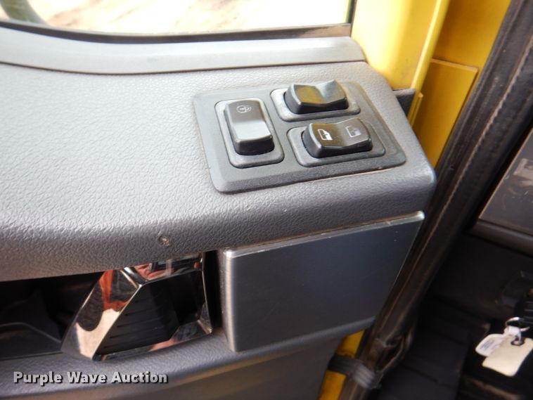 image for item DM6063 2013 Caterpillar CT660L  semi truck