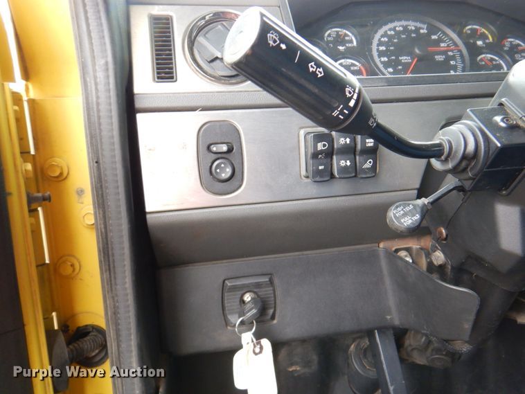 image for item DM6063 2013 Caterpillar CT660L  semi truck