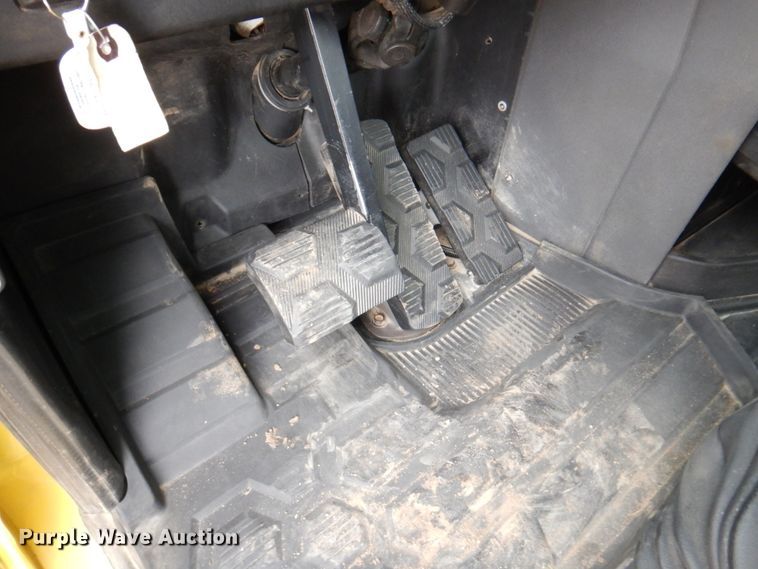 image for item DM6063 2013 Caterpillar CT660L  semi truck