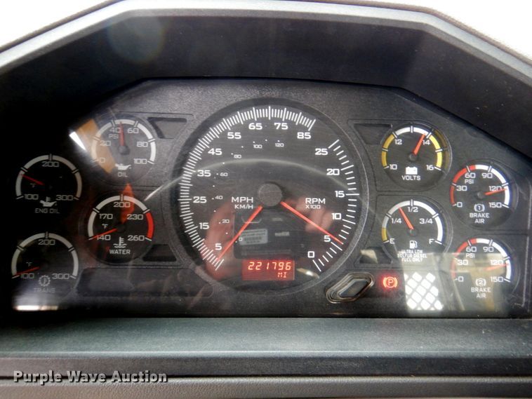 image for item DM6063 2013 Caterpillar CT660L  semi truck