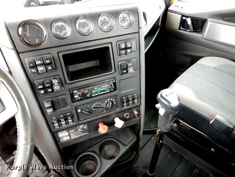 image for item DM6063 2013 Caterpillar CT660L  semi truck