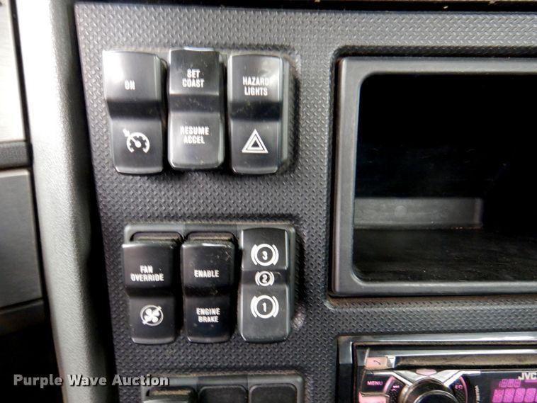 image for item DM6063 2013 Caterpillar CT660L  semi truck