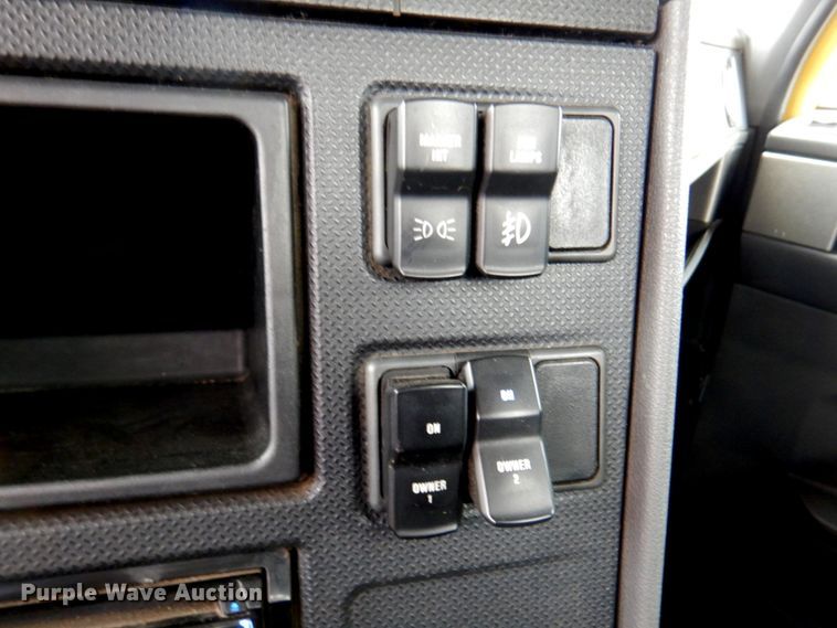 image for item DM6063 2013 Caterpillar CT660L  semi truck