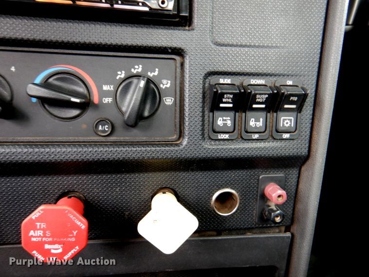 image for item DM6063 2013 Caterpillar CT660L  semi truck