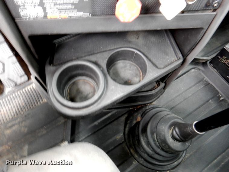 image for item DM6063 2013 Caterpillar CT660L  semi truck