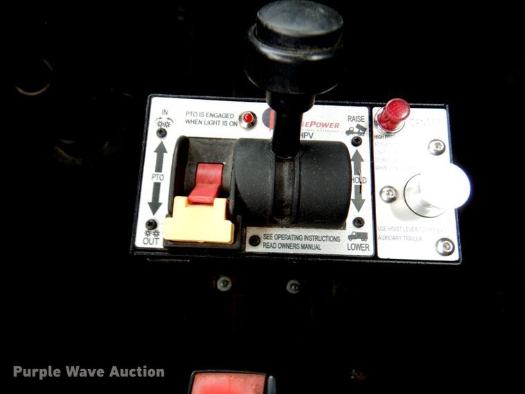 image for item DM6063 2013 Caterpillar CT660L  semi truck