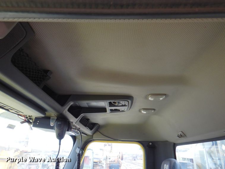 image for item DM6063 2013 Caterpillar CT660L  semi truck