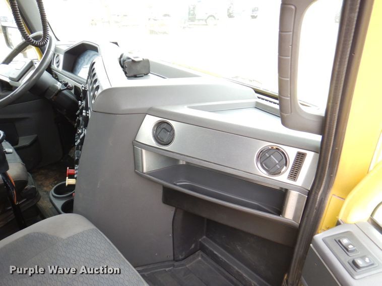 image for item DM6063 2013 Caterpillar CT660L  semi truck