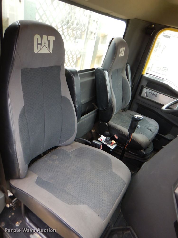 image for item DM6063 2013 Caterpillar CT660L  semi truck