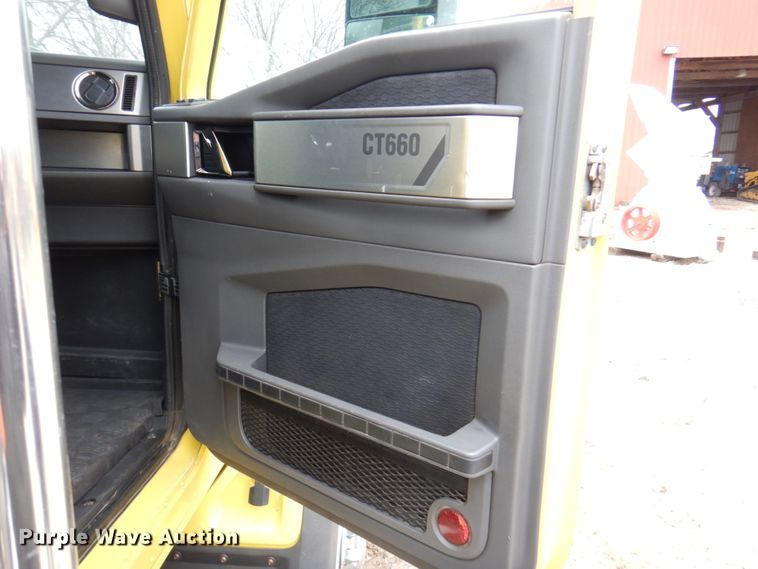 image for item DM6063 2013 Caterpillar CT660L  semi truck