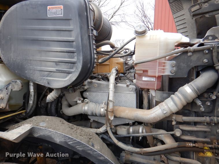 image for item DM6063 2013 Caterpillar CT660L  semi truck