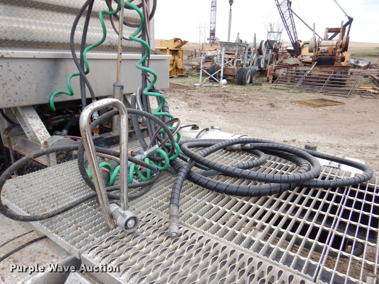 image for item DM6063 2013 Caterpillar CT660L  semi truck