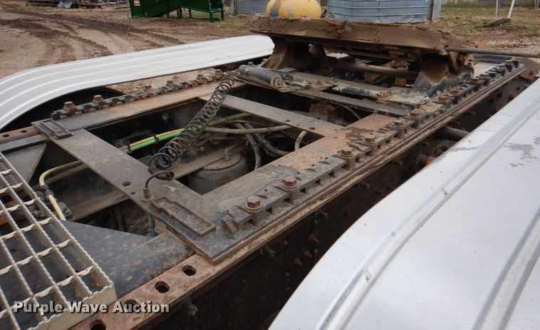 image for item DM6063 2013 Caterpillar CT660L  semi truck