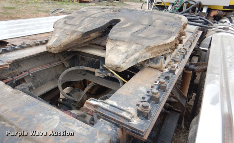 image for item DM6063 2013 Caterpillar CT660L  semi truck