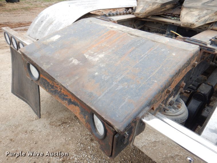 image for item DM6063 2013 Caterpillar CT660L  semi truck