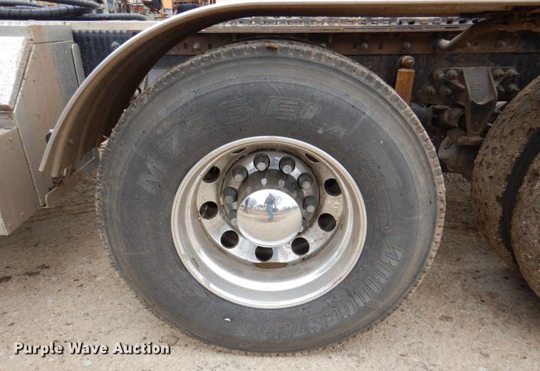 image for item DM6063 2013 Caterpillar CT660L  semi truck