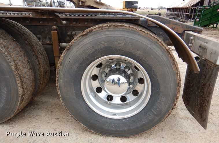 image for item DM6063 2013 Caterpillar CT660L  semi truck