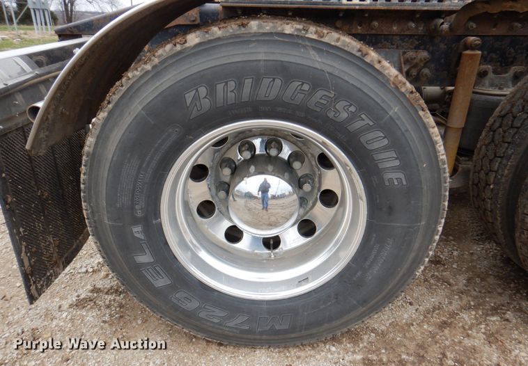 image for item DM6063 2013 Caterpillar CT660L  semi truck