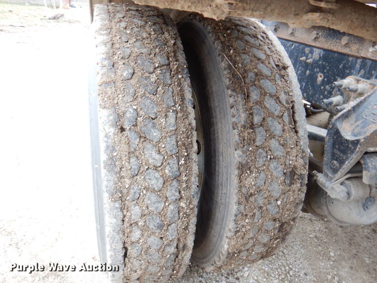 image for item DM6063 2013 Caterpillar CT660L  semi truck